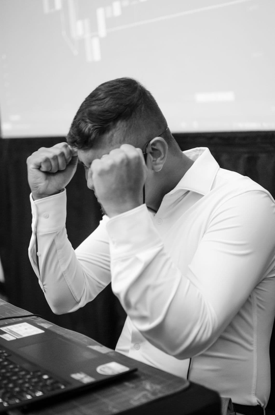 Garcia celebrando resultados